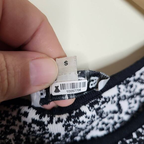 Reiss Long Sleeve Ballet Neckline Top - Abstract - Black Multi - Picture 8 of 10